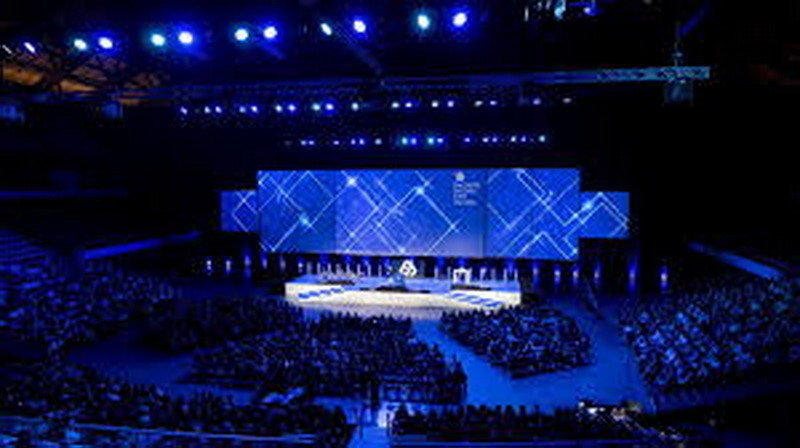 Японская компания представила огромного робота-экзоскелет